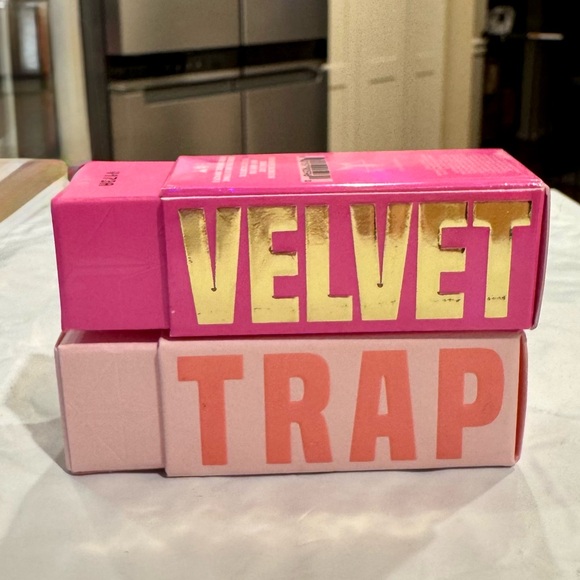 Set of 2 Jeffree Star Velvet Trap Lip-Shades- Gods Gift & Drill Sergeant - Picture 4 of 7